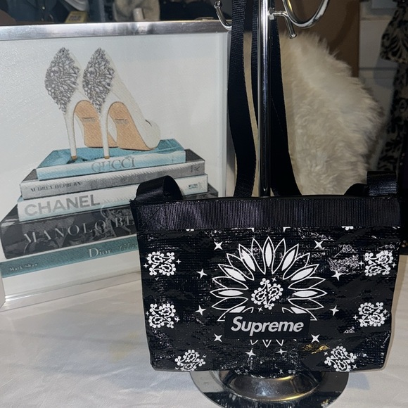 Supreme 2021 Bandanna Trap Side Bag EUC - Picture 2 of 11